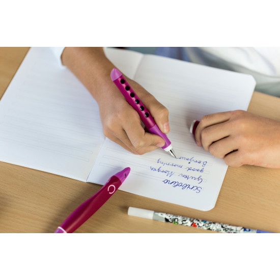 Tintes pildspalva Faber-Castell Scribolino Berry, piemērota kreiļiem, aveņu korpuss