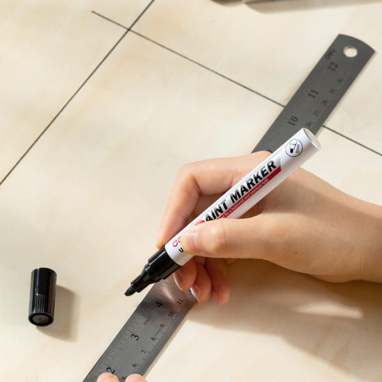 Permanentais marķieris Deli Paint U500, 2-4mm, melns